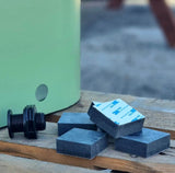 אדניות בלקוני נירוסטה מסופקות עם אביזר ניקוז ורגליות גומי