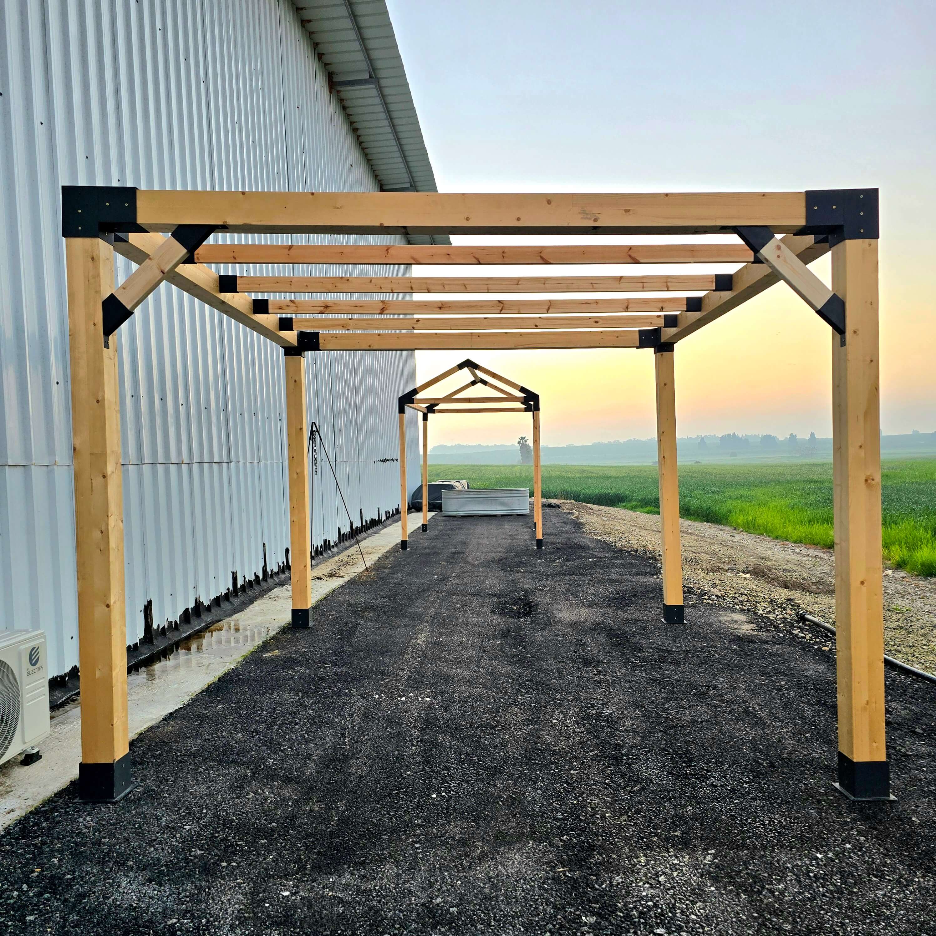 מולטי פרגולה 15/15 עם סרגלי הצללה ואלכסוני חיזוק