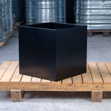 אדנית נירוסטה טרסה שחורה מרובעת בגובה 50/50 ס"מ